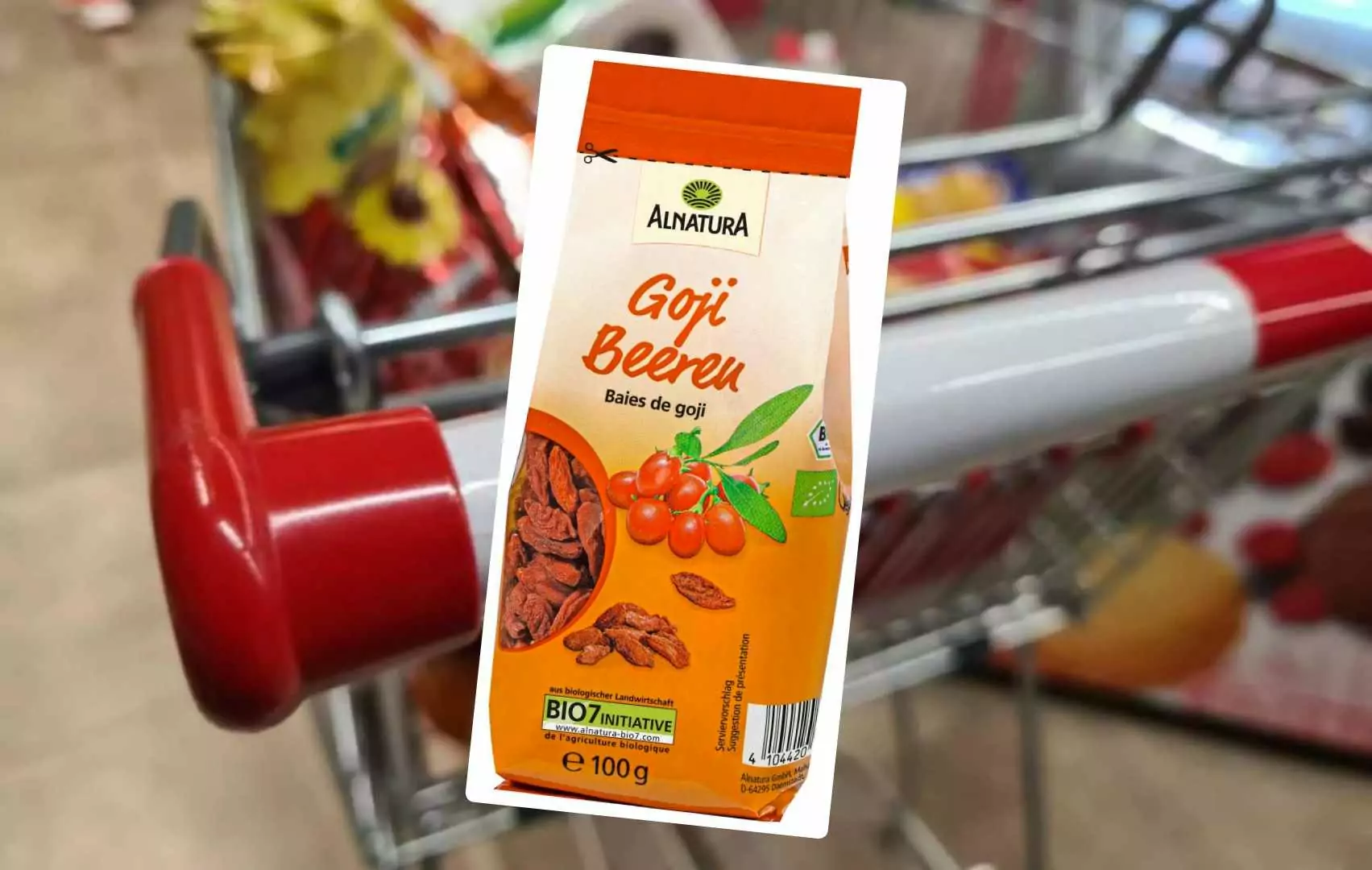 Foto in Beitrag von 5min.at: Zu sehen ist ein Einkaufswagen und das betroffene Produkt.