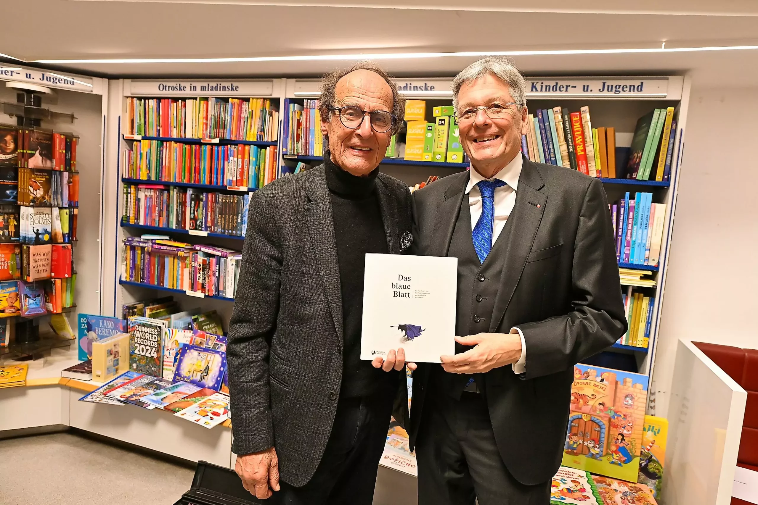 Das Bild auf 5min.at zeigt: Künstler Manfred Bockelmann und LH Peter Kaiser.