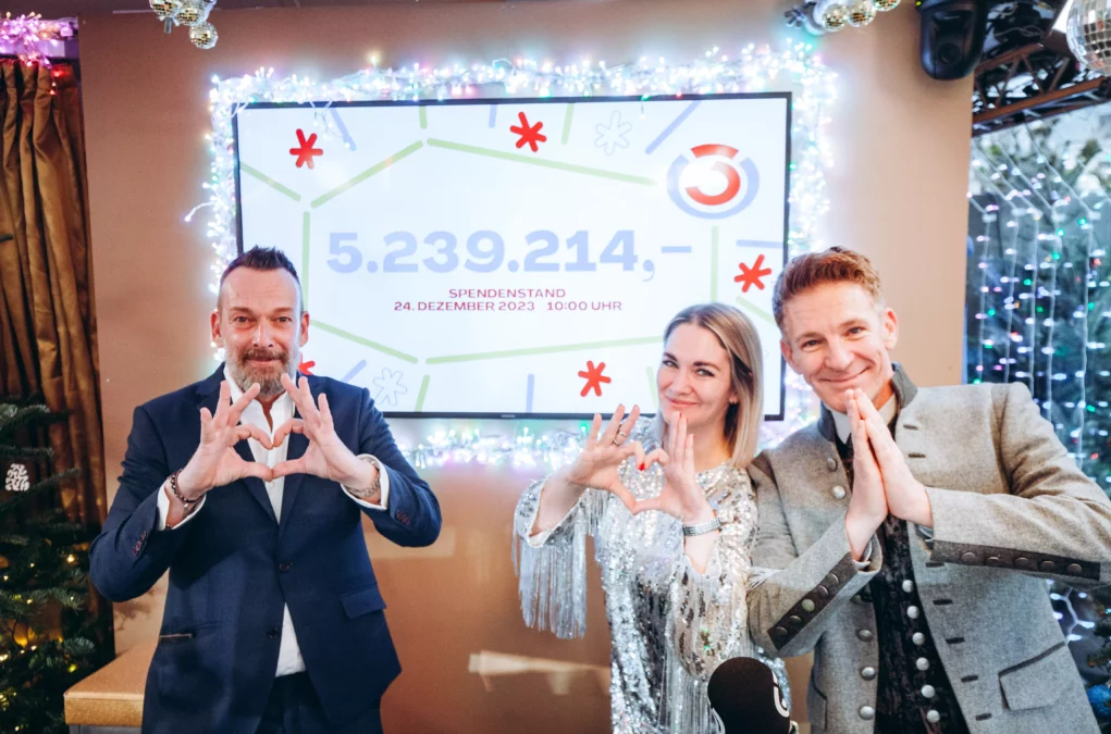 Das Bild auf 5min.at zeigt de Ö3-Moderatoren Robert Kratky, Gabi Hiller und Andi Knoll