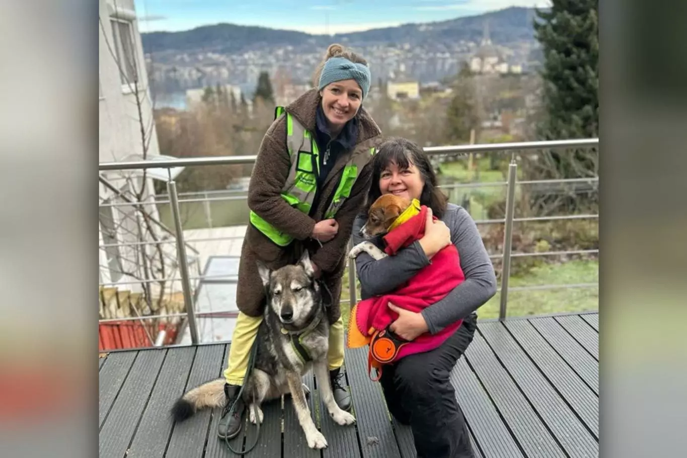 Bild auf 5min.at zeigt zwei Frauen mit ihren Hunden.