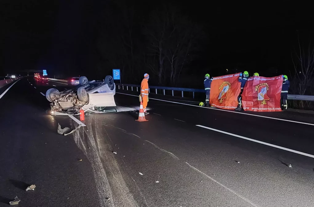 Foto in Beitrag von 5min.at: Zu sehen ist ein schwerer Unfall auf der A2.
