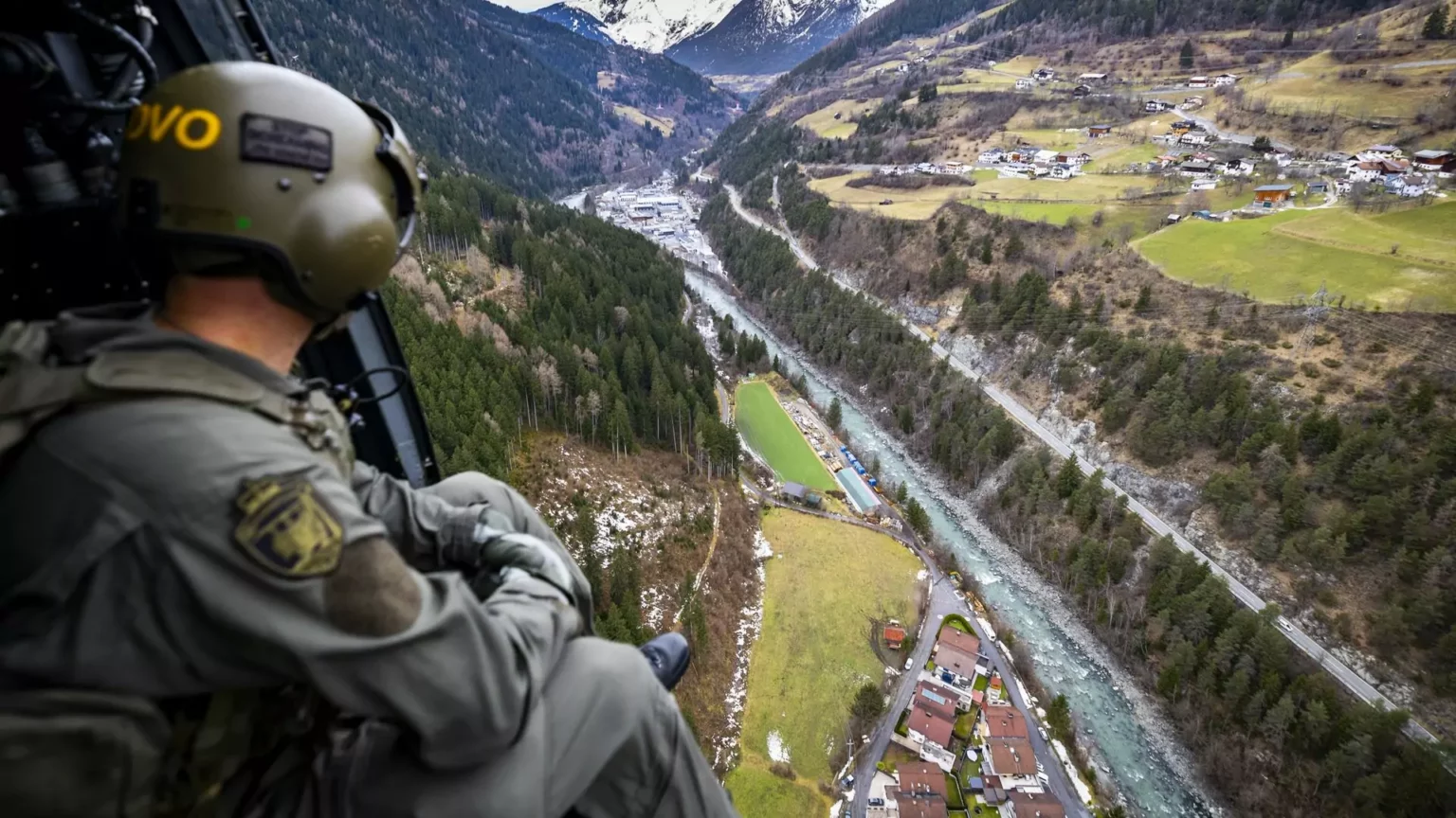 Nach Felssturz: Bundesheer versorgt abgekapselte Tiroler aus der Luft