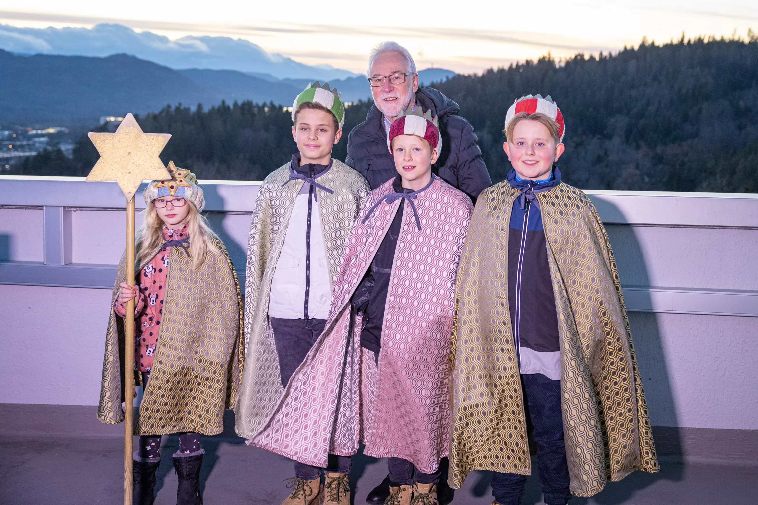 Ein Bild auf 5min.at zeigt Sternsinger.