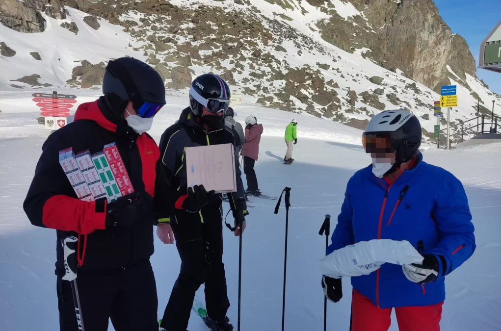 Deshalb kontrollieren Zollbeamte auf Österreichs Pisten