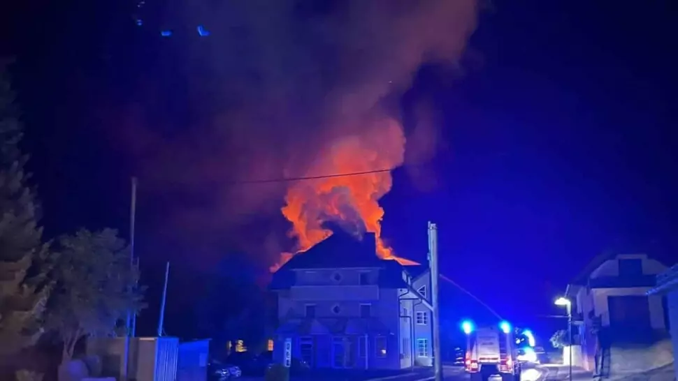 Bild auf 5min.at: Das Foto zeigt einen Brand in Bad Bleiberg bei Villach.
