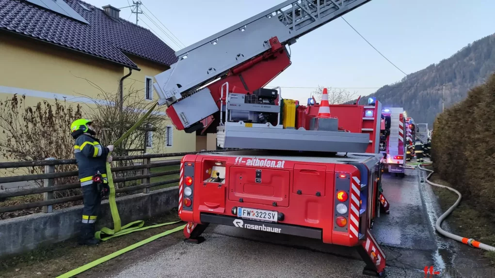 Großeinsatz bei Brand: Familie steht nun ohne Haus da