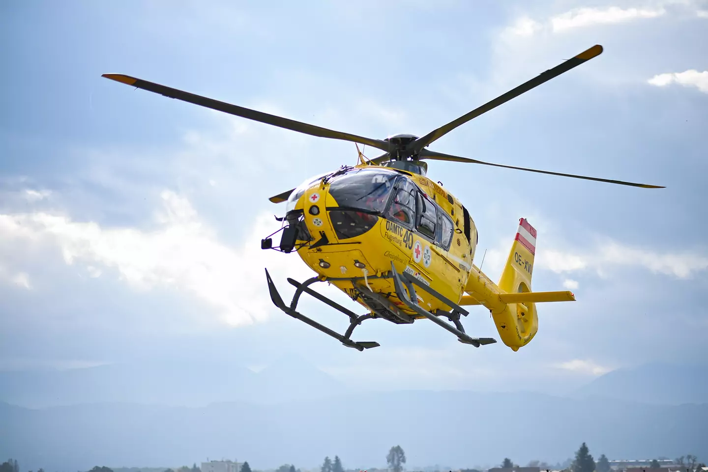 Bild auf 5min.at zeigt einen ÖAMTC-Hubschrauber.