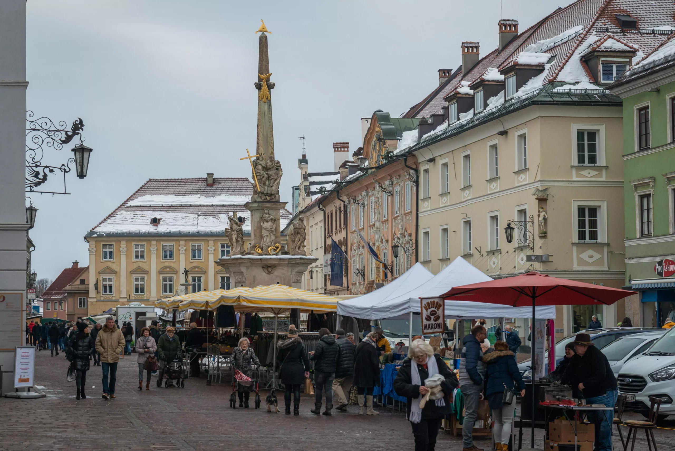 Ein Bild auf 5min.at zeigt die Standler am Kalten Markt in St. Veit an der Glan.