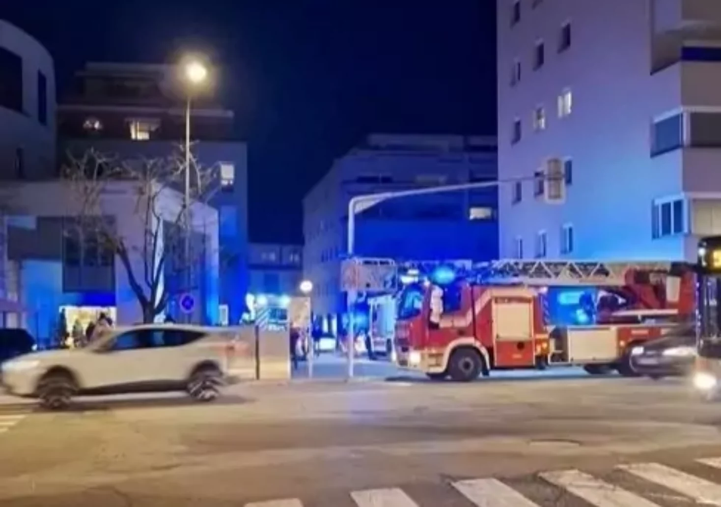 Ein Bild auf 5min.at zeigt den Feuerwehreinsatz in der Villacher Ringmauergasse.