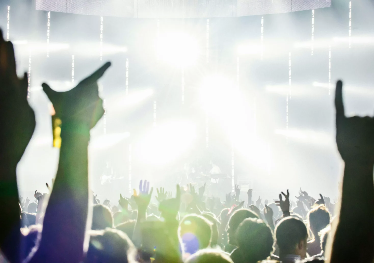 Bild auf 5min.at zeigt eine Menschenmenge bei einem Konzert.