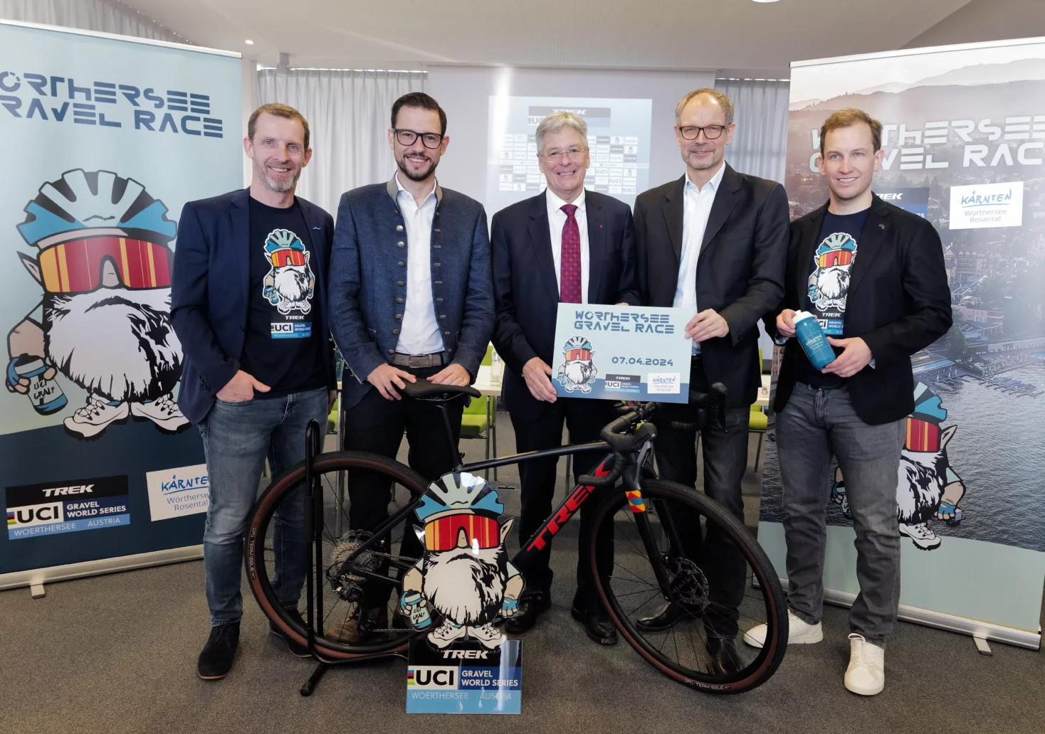 Am Bild: Roland Sint (GF Tourismusregion Wörthersee-Rosental), LR Sebastian Schuschnig, LH Peter Kaiser, Klaus Ehrenbrandtner (Ktn. Werbung) und Organisator Julius Rupitsch.