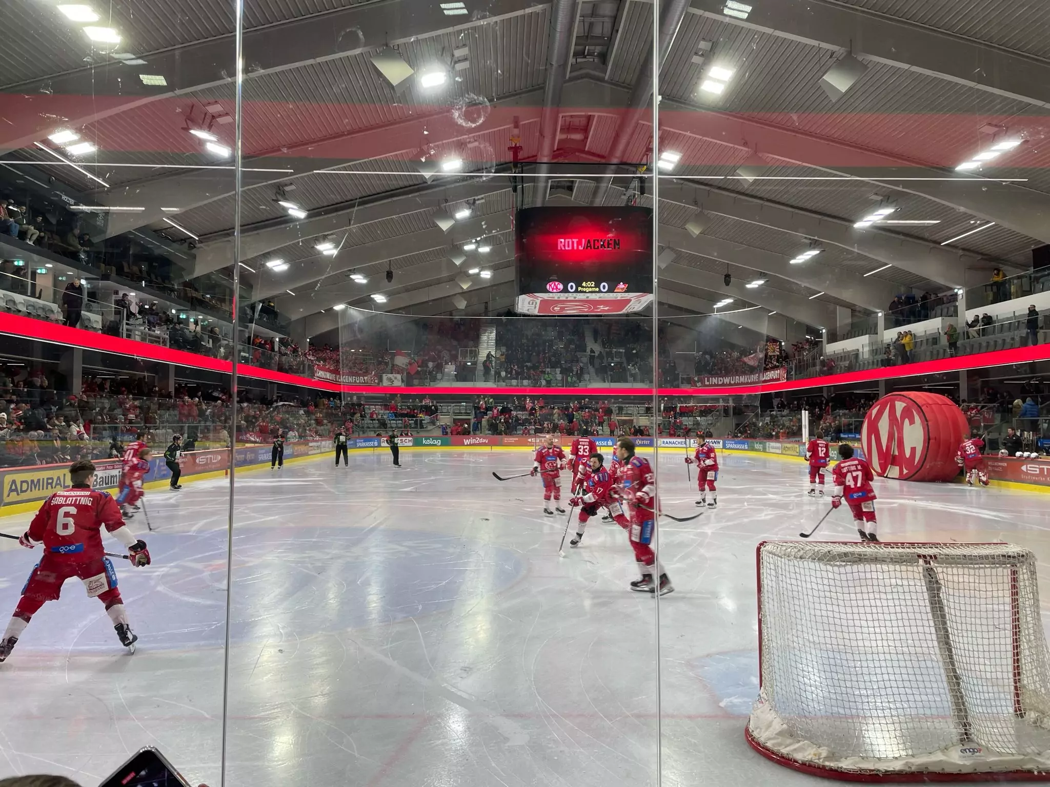 Foto auf 5min.at zeigt den KAC beim Spiel.