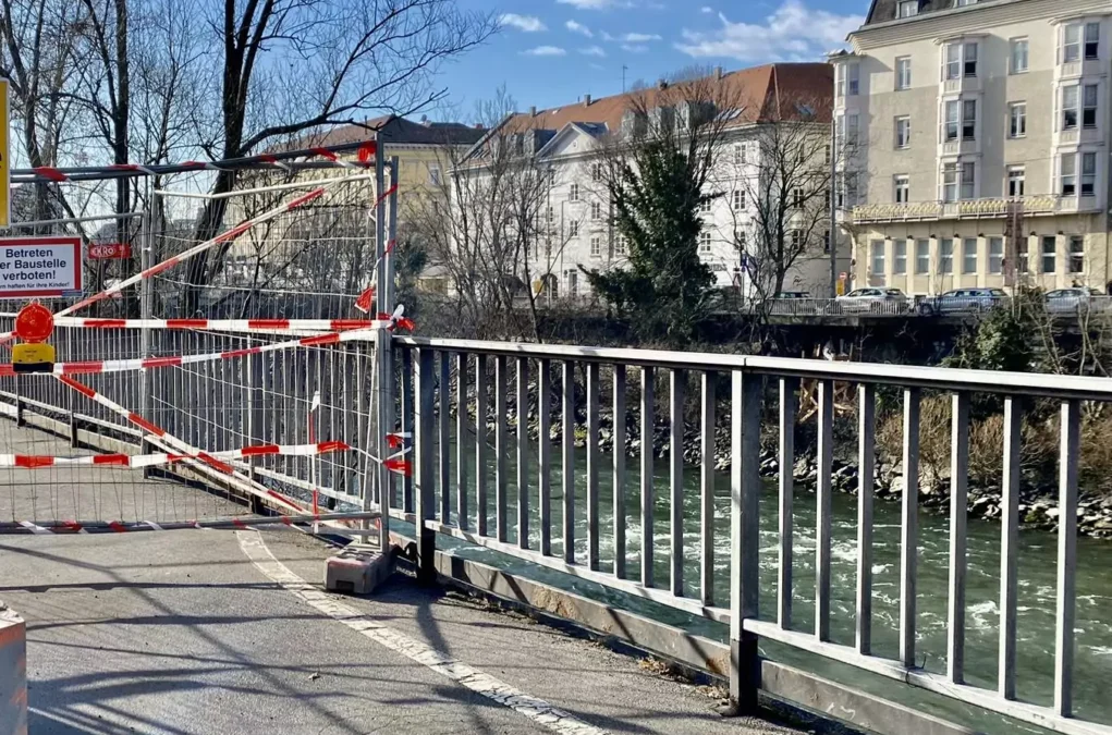 Bild auf 5min.at zeigt einen gesperrten Weg in Graz