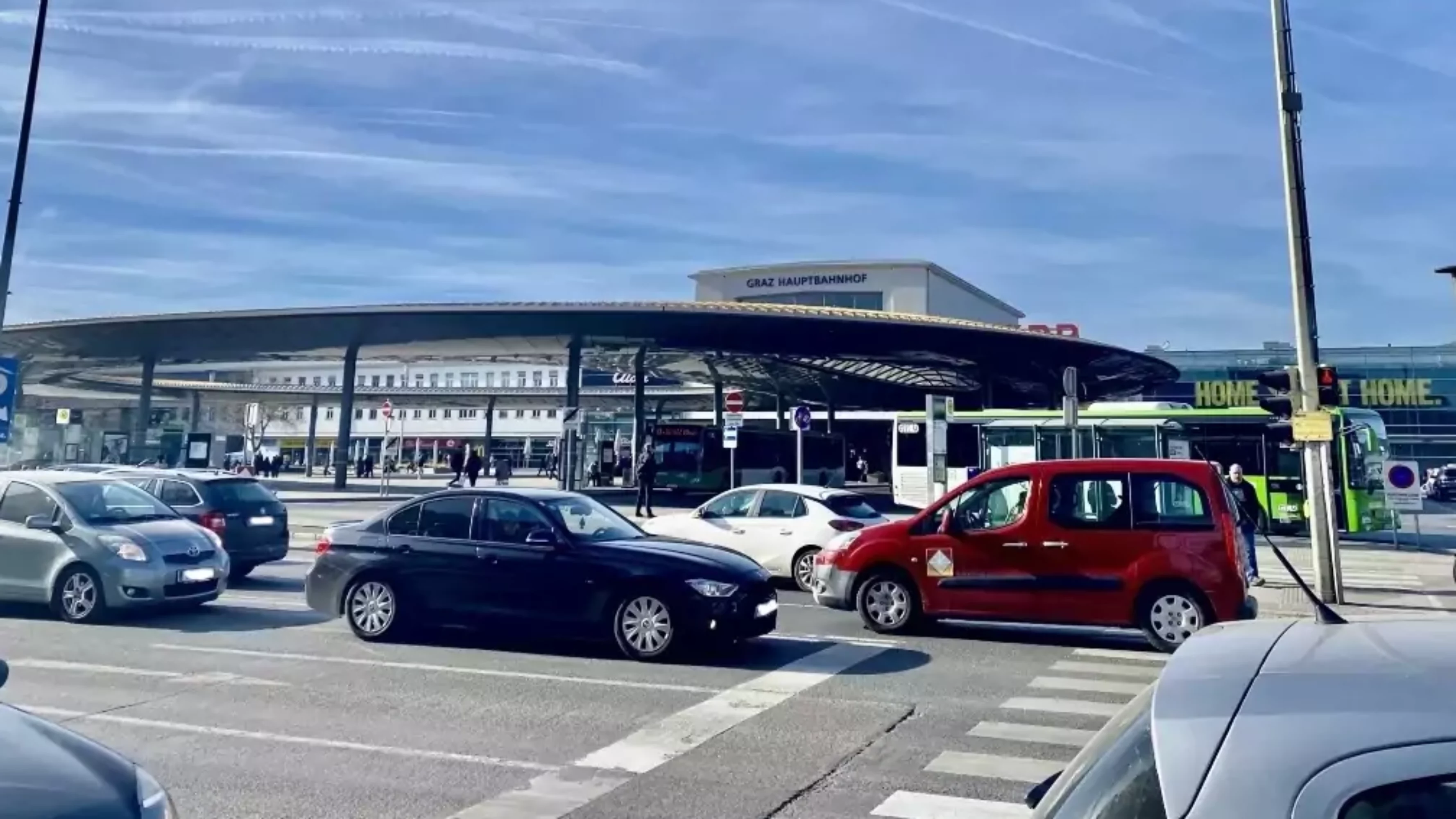 Foto auf 5min.at zeigt die befahrene Kärntnerstraße in Graz.