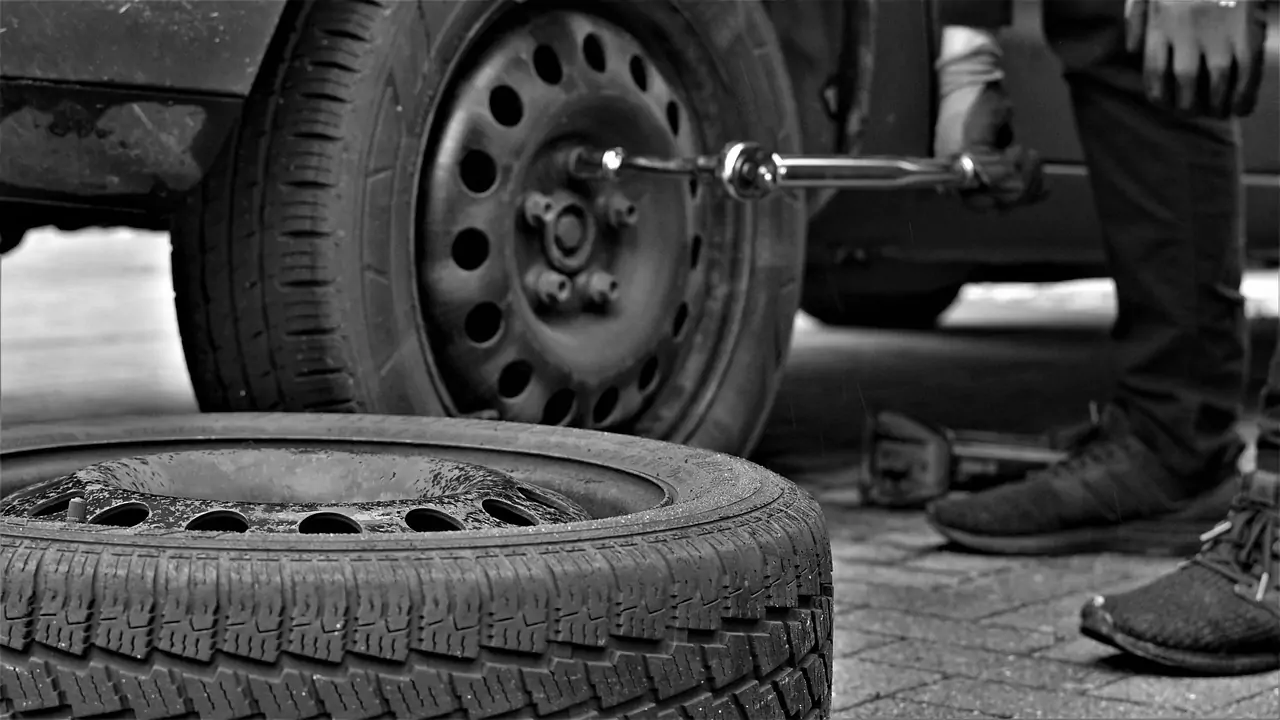 Symbolfoto auf 5min.at zeigt Autoreifen.