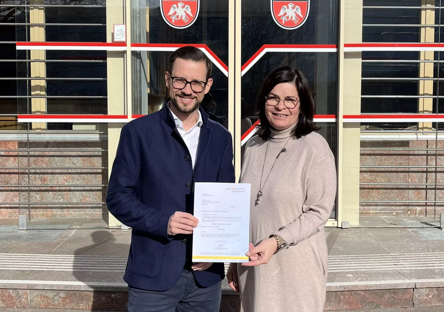 Das Bild auf 5min.at zeigt: B&uuml;rgermeisterin Marika Lagger-P&ouml;llinger und Energielandesrat Sebastian Schuschnig