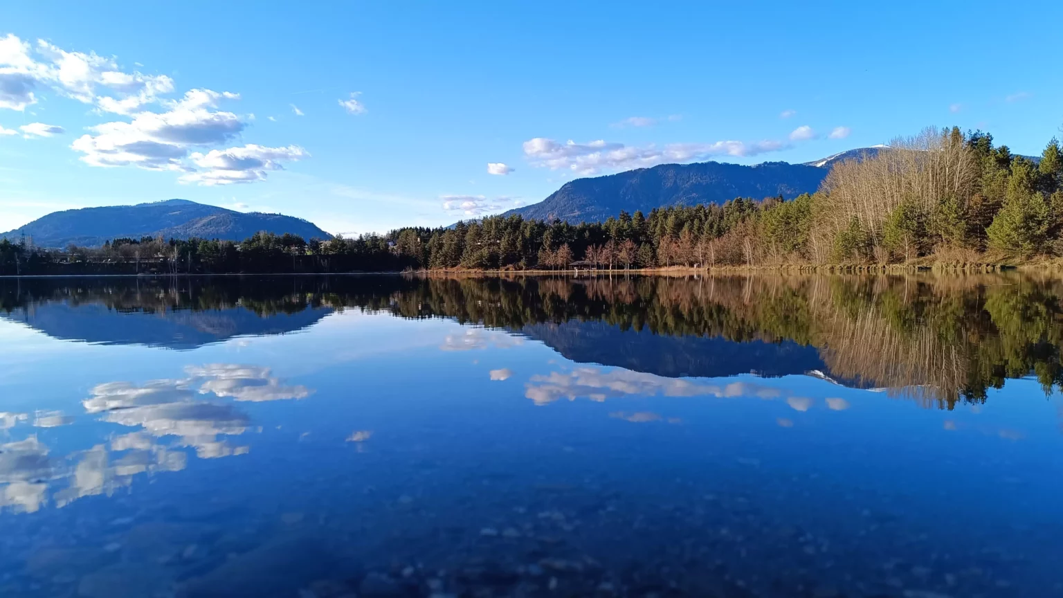 Ein Bild auf 5min.at zeigt den Silbersee bei Villach.