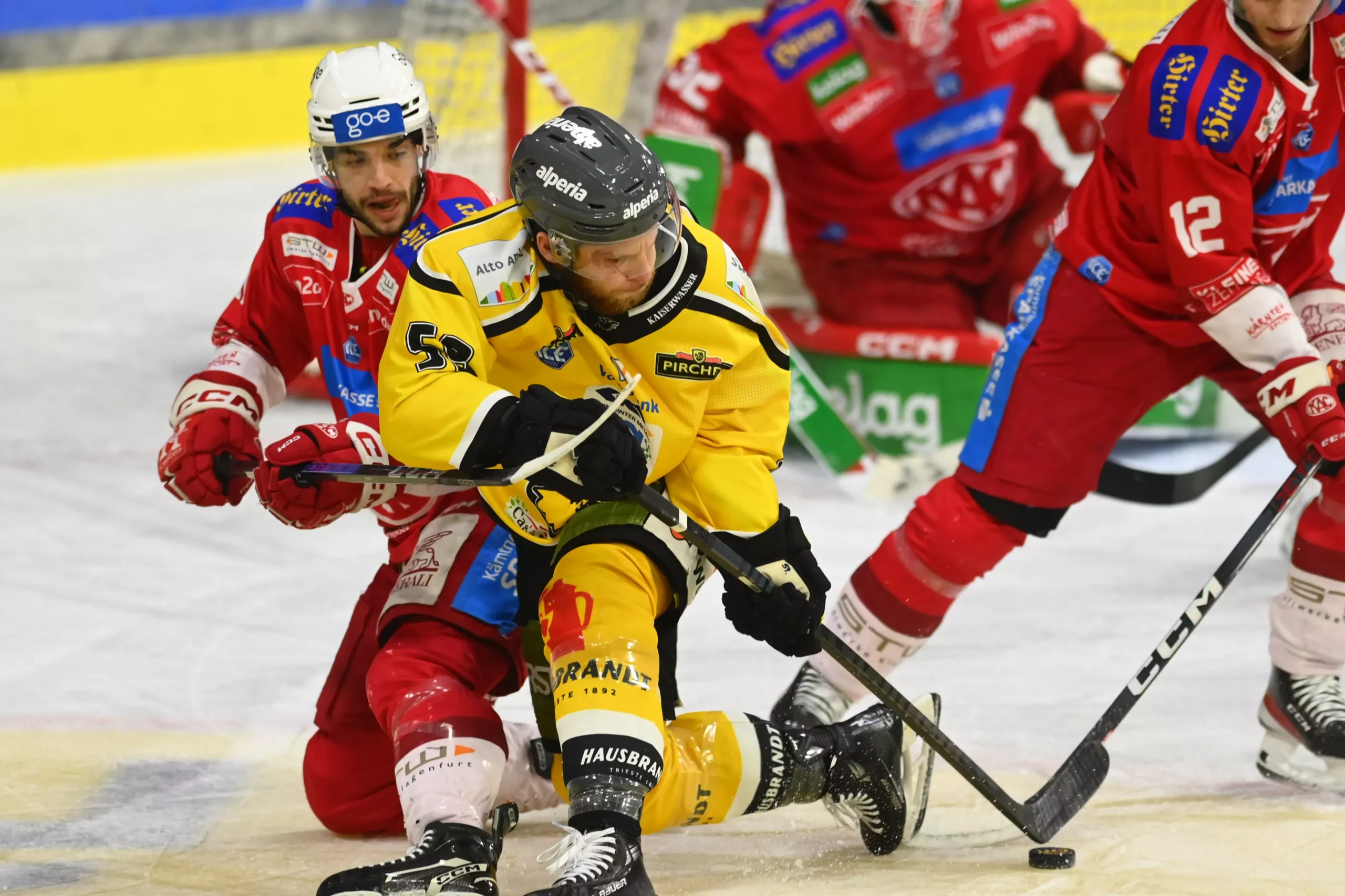 Ein Bild auf 5min.at zeigt ein KAC-Match gegen den HC Pustertal.