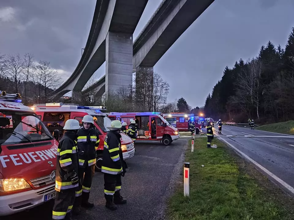 Heftiger Unfall auf A10: Lkw-Lenker überlebte es nicht