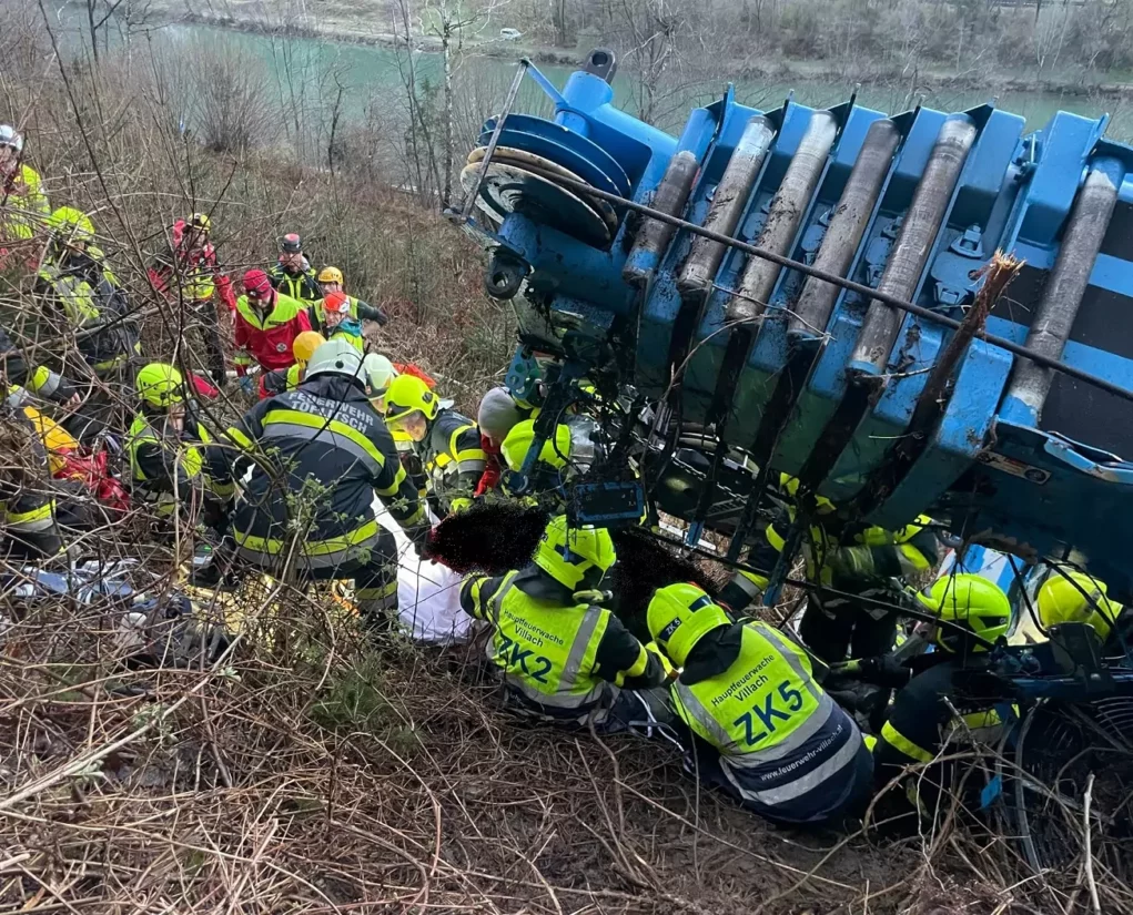 Heftiger Unfall auf A10: Lkw-Lenker überlebte es nicht