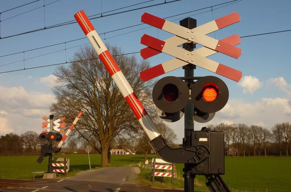 Foto auf www.5min.at zeigt einen Bahn&uuml;bergang