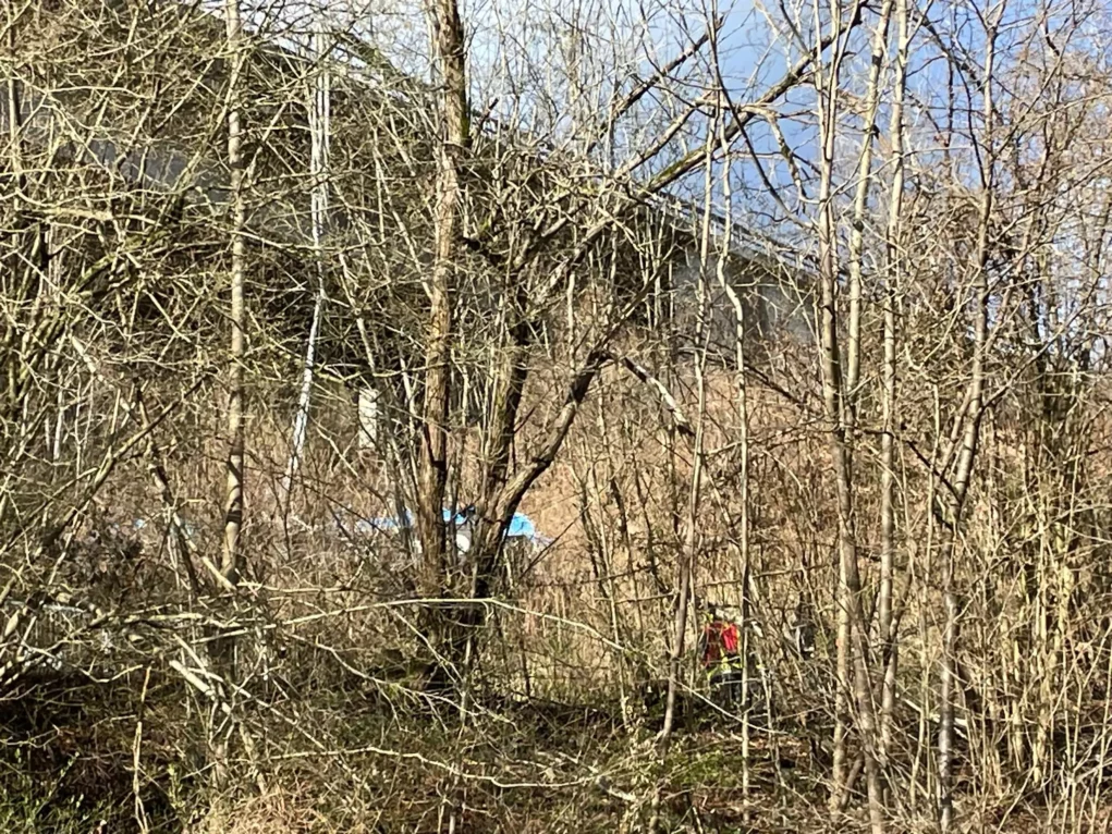 Schwer verletzter Lkw-Fahrer bei Unfall auf A10: Stürzte 30 Meter in Tiefe
