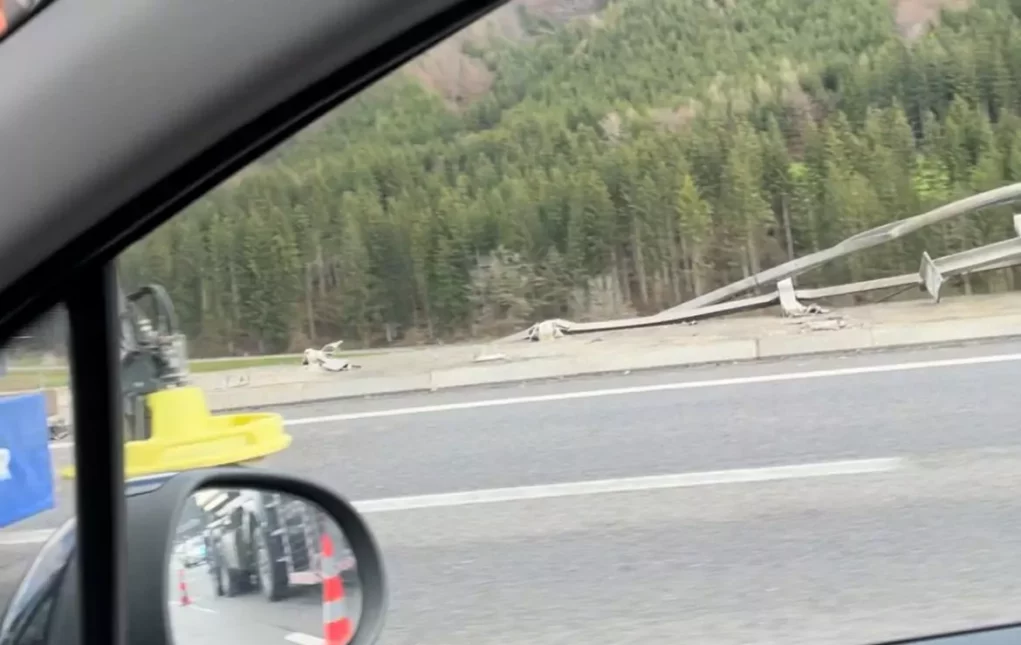 Schwer verletzter Lkw-Fahrer bei Unfall auf A10: Stürzte 30 Meter in Tiefe