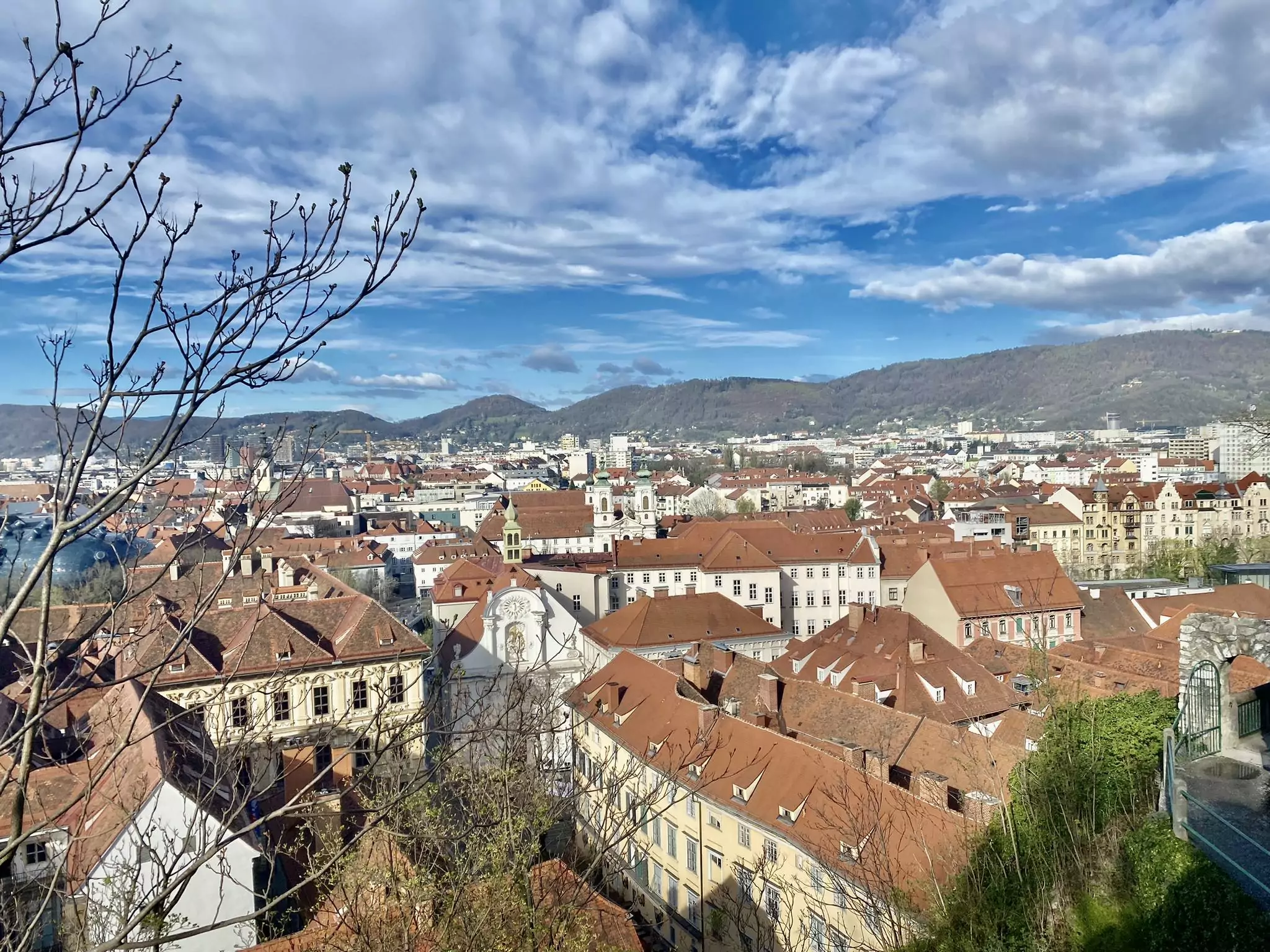 Bild auf 5min.at zeigt mehrere Häuser in Graz.