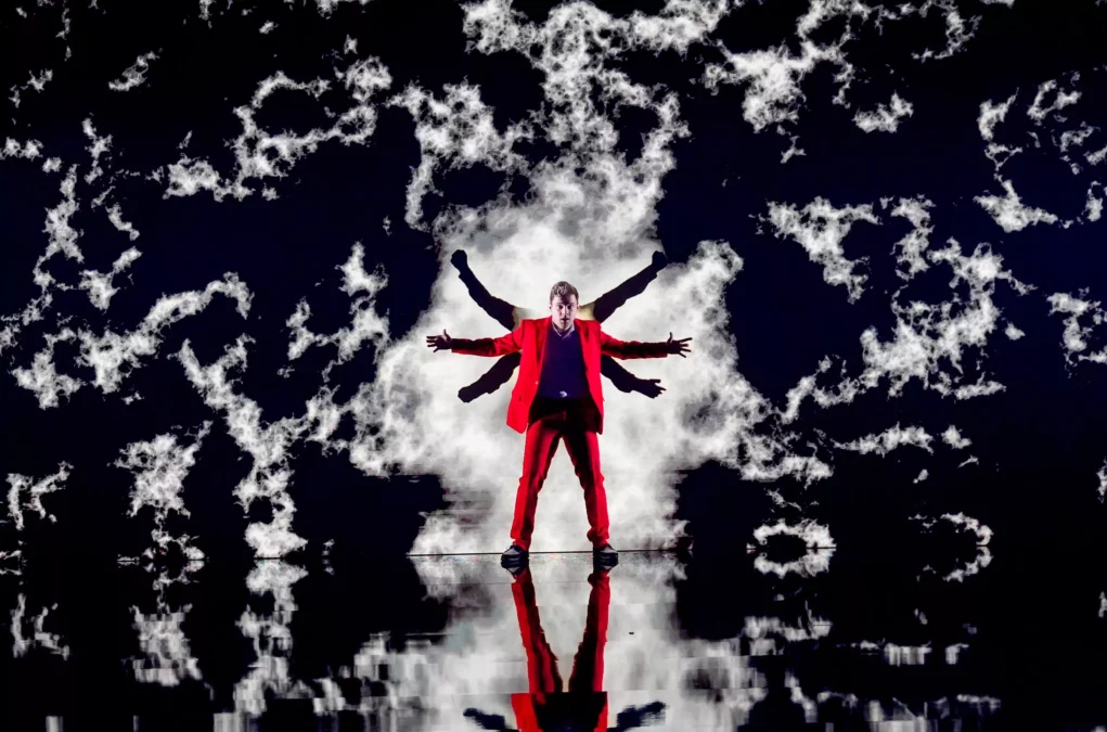 Ein Bild auf 5min.at zeigt den Auftritt des Kärntner Tänzers Chris Cross.