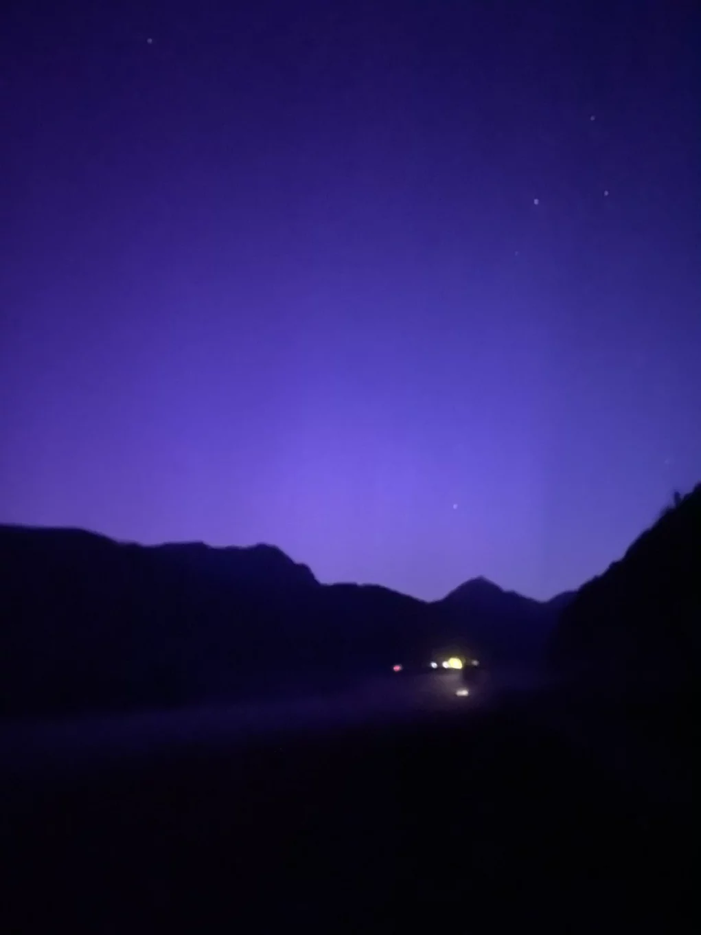 Das Bild auf 5min.at zeigt Polarlichter über dem Ennstal