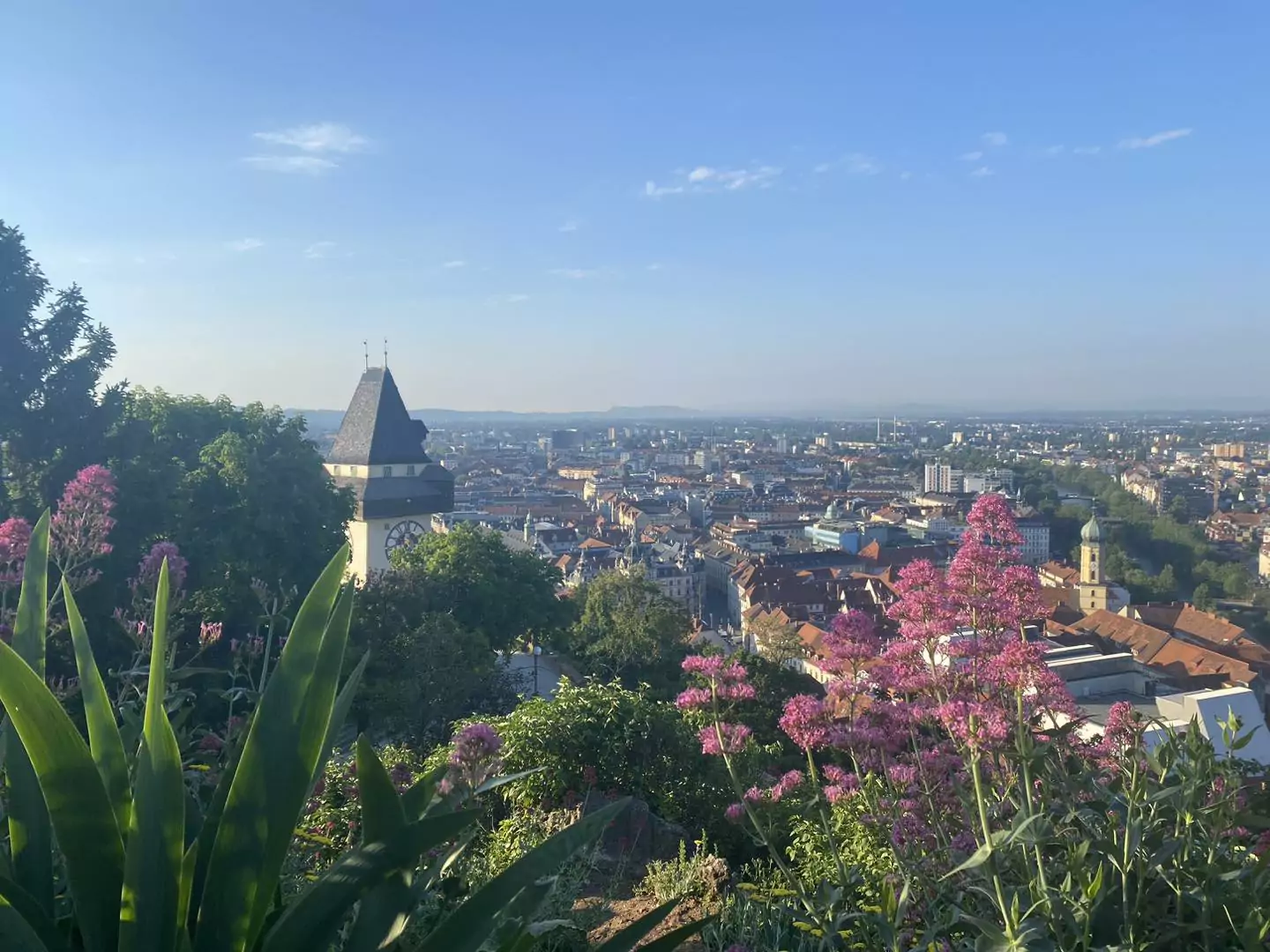 Das Bild auf 5min.at zeigt den Ausblick vom Grazer Schlossberg mit Uhrturm