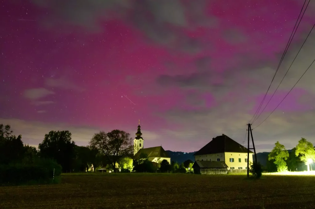 Das Bild auf 5min.at zeigt Polarlichter über dem Rosental.