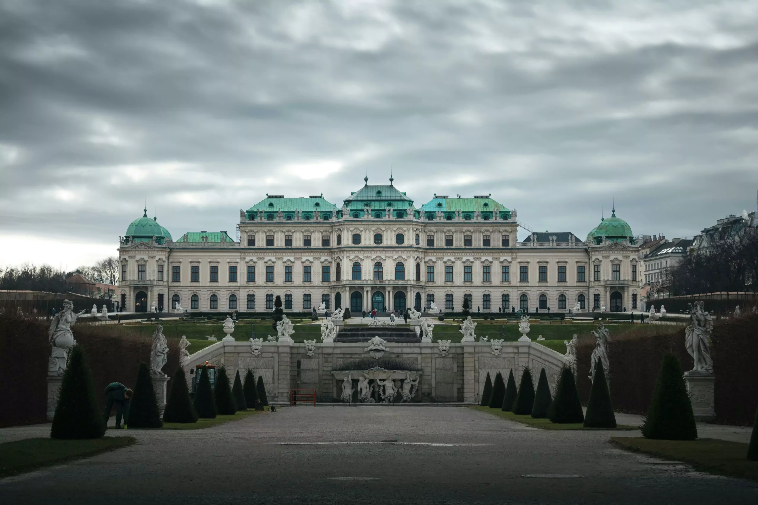 Bild auf 5min.at zeigt das Belvedere in Wien. Das Wetter ist eher trüb.