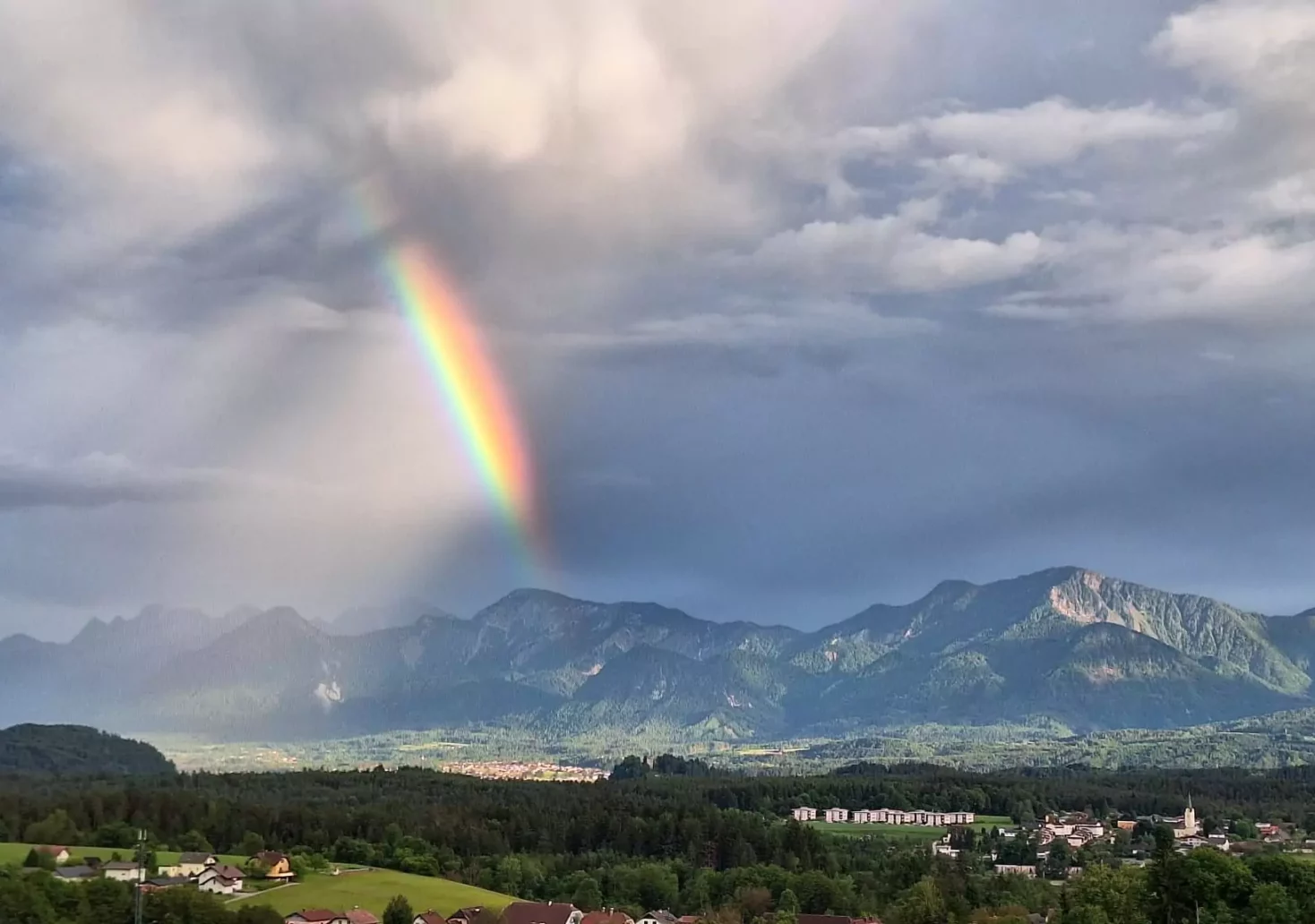 Ein Bild auf 5min.at zeigt einen Regenbogen.