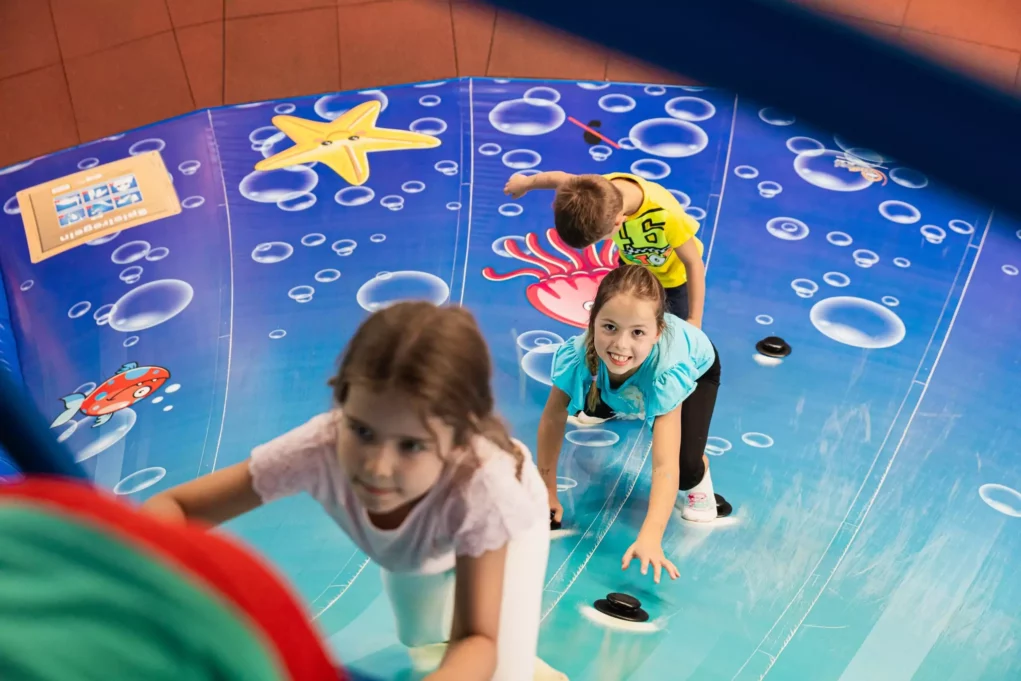 Bild auf 5min.at zeigt ein Werbebild der Playworld Wien.