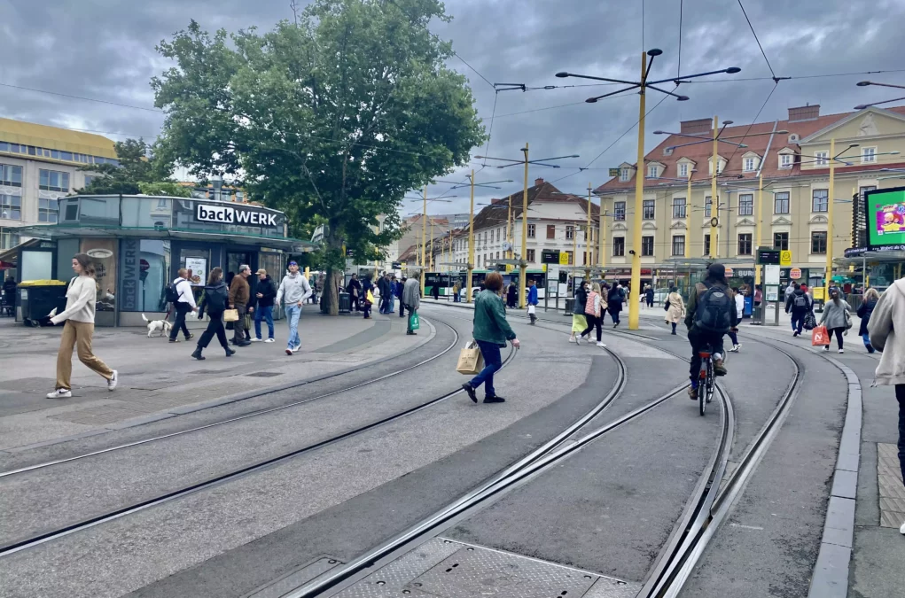 Auf dem Foto von www.5min.at sieht man den Grazer Jakominiplatz.