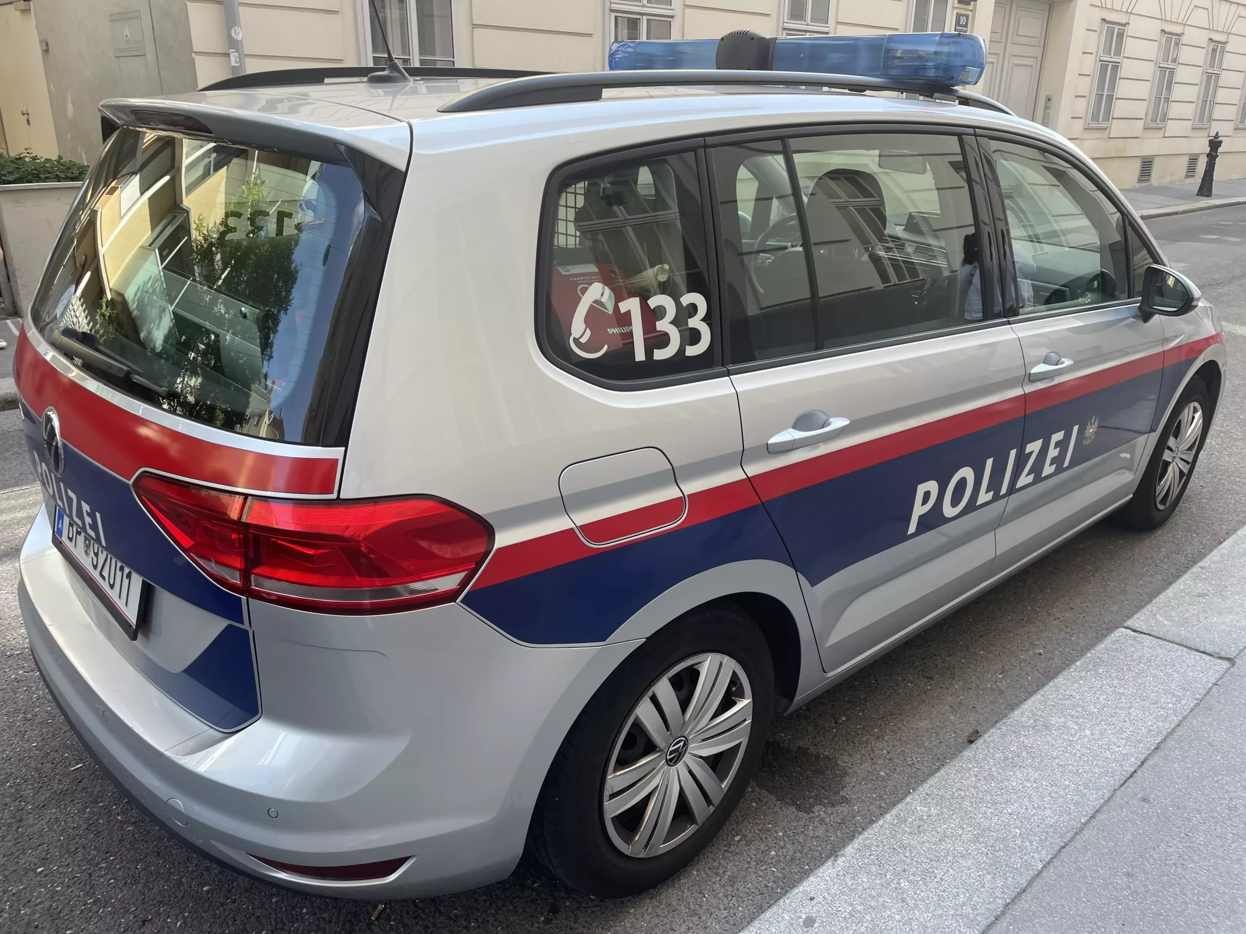 Foto auf 5min.at zeigt ein Polizeiauto.