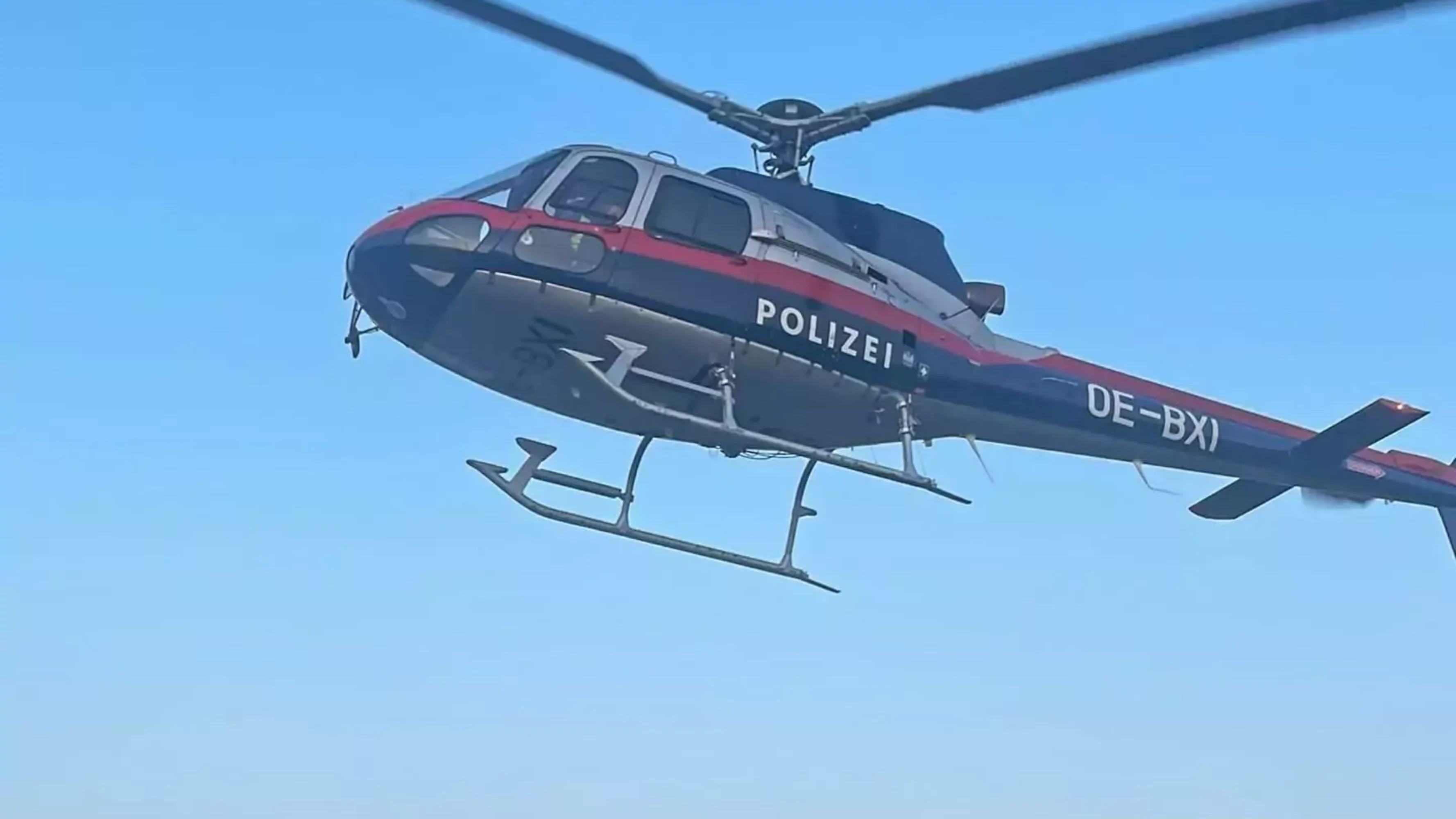 Das Bild auf 5min.at zeigt einen Polizeihubschrauber.