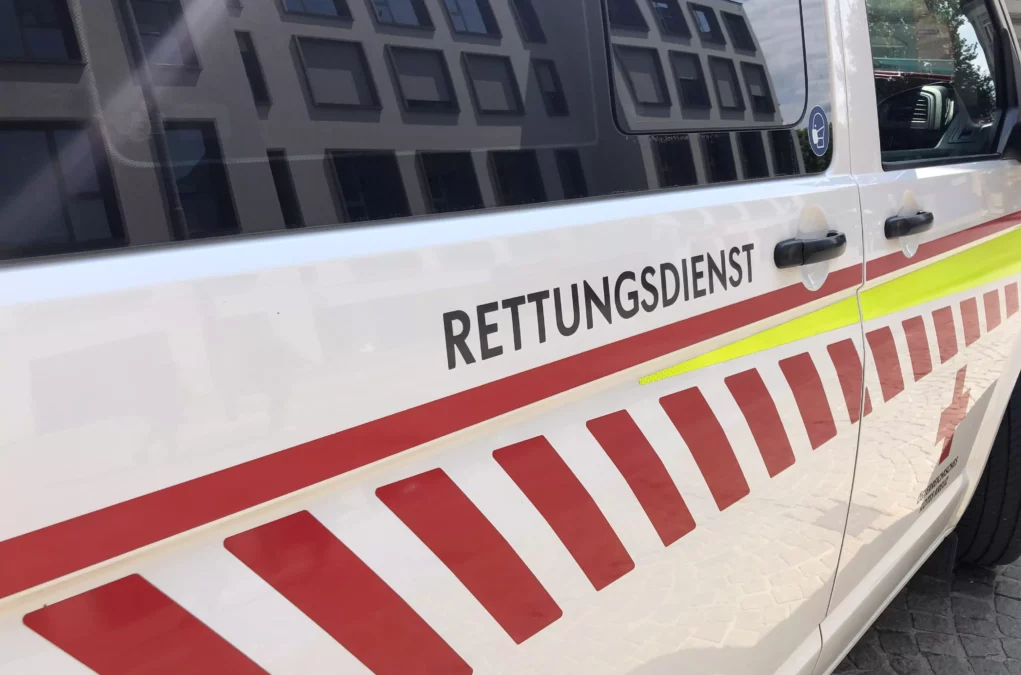 Ein Bild auf 5min.at zeigt ein Rettungsauto in Klagenfurt.