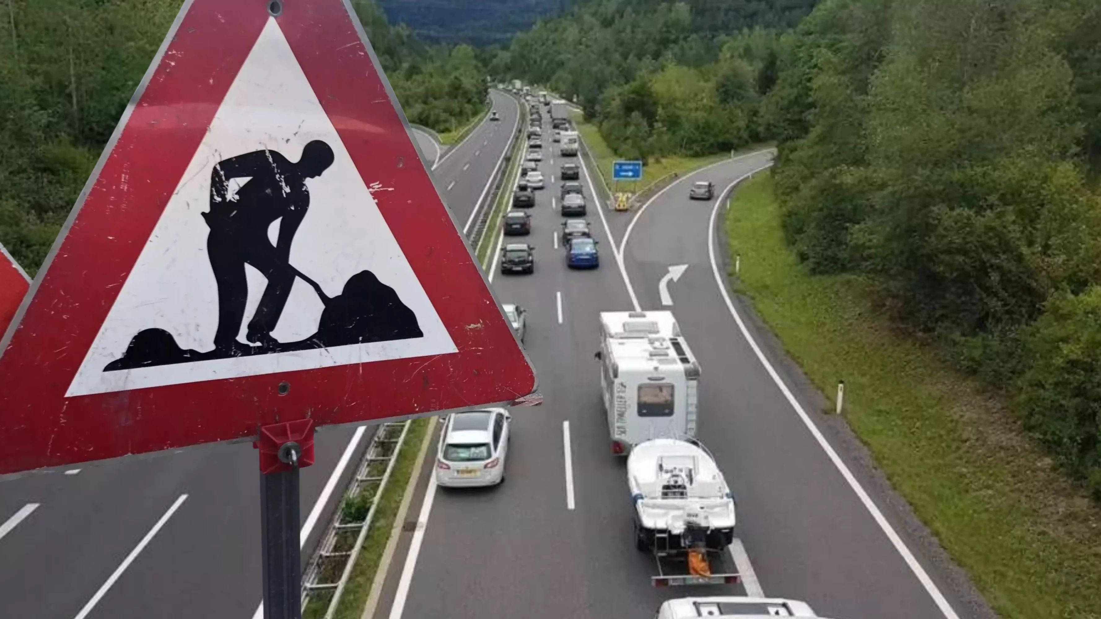 Das Bild auf 5min.at zeigt einen Stau mit einem Verkehrszeichen.