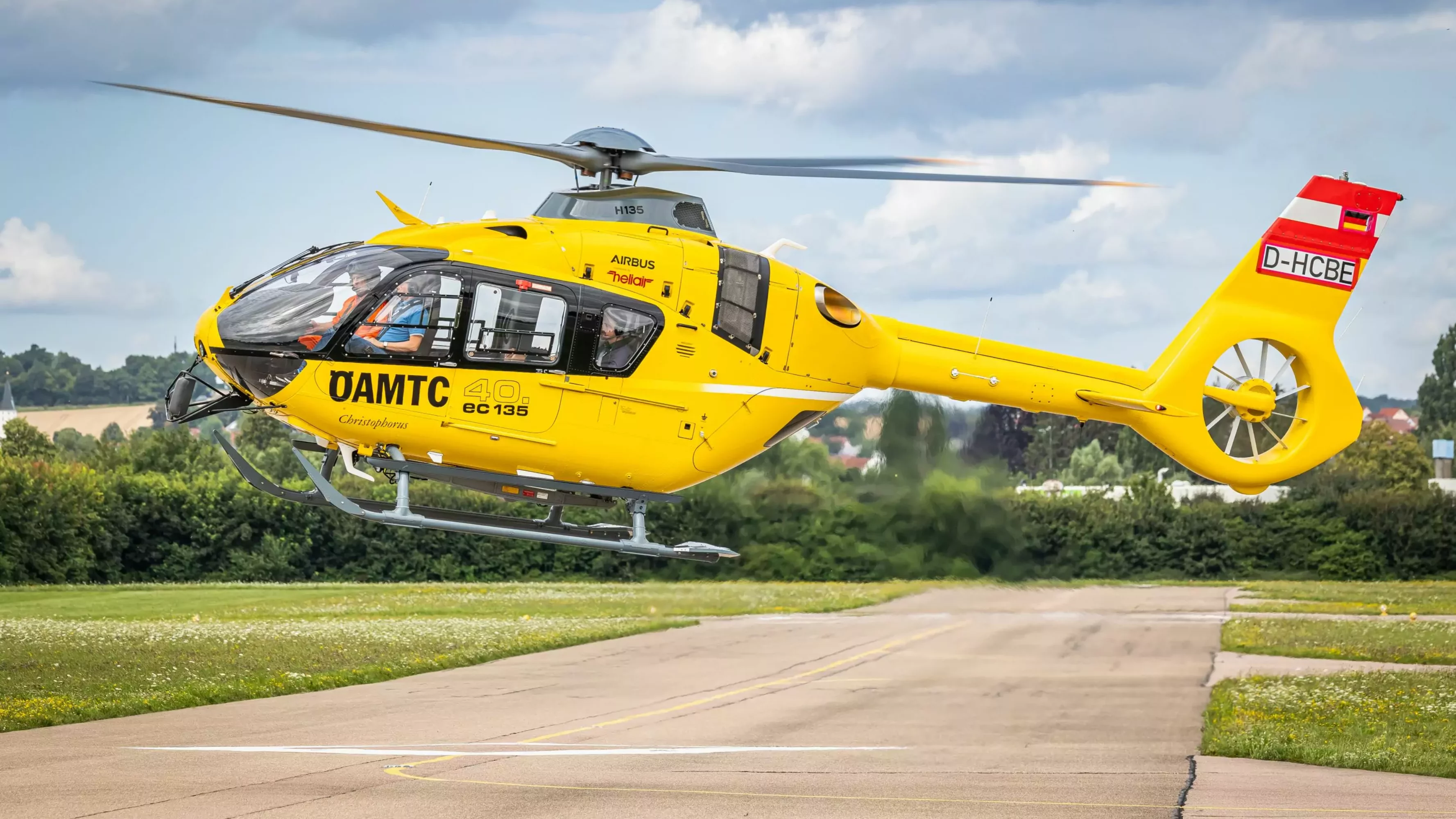 Das Foto auf 5min.at zeigt den neuen H135 Hubschrauber.