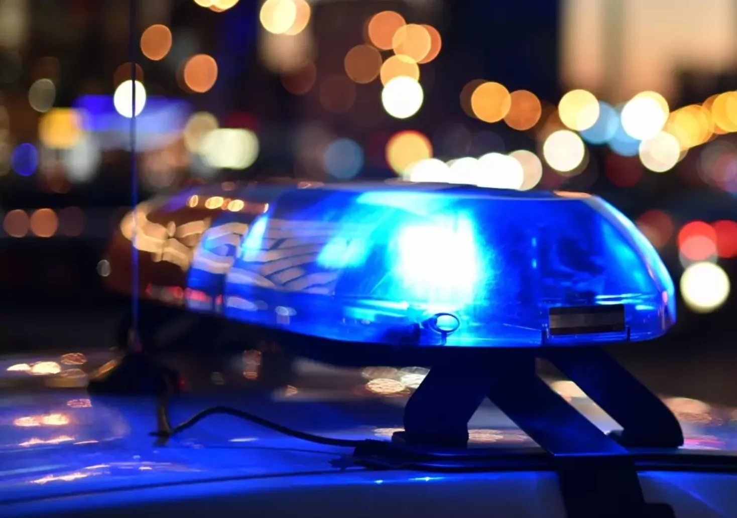 Das Bild auf 5min zeigt ein Polizeiauto und ein T&auml;terbild (unbekannt)