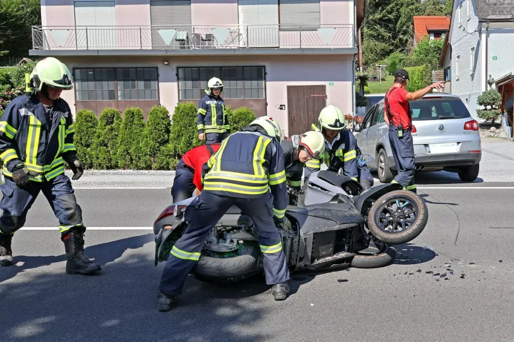 Foto auf 5min.at zeigt einen Motorradunfall