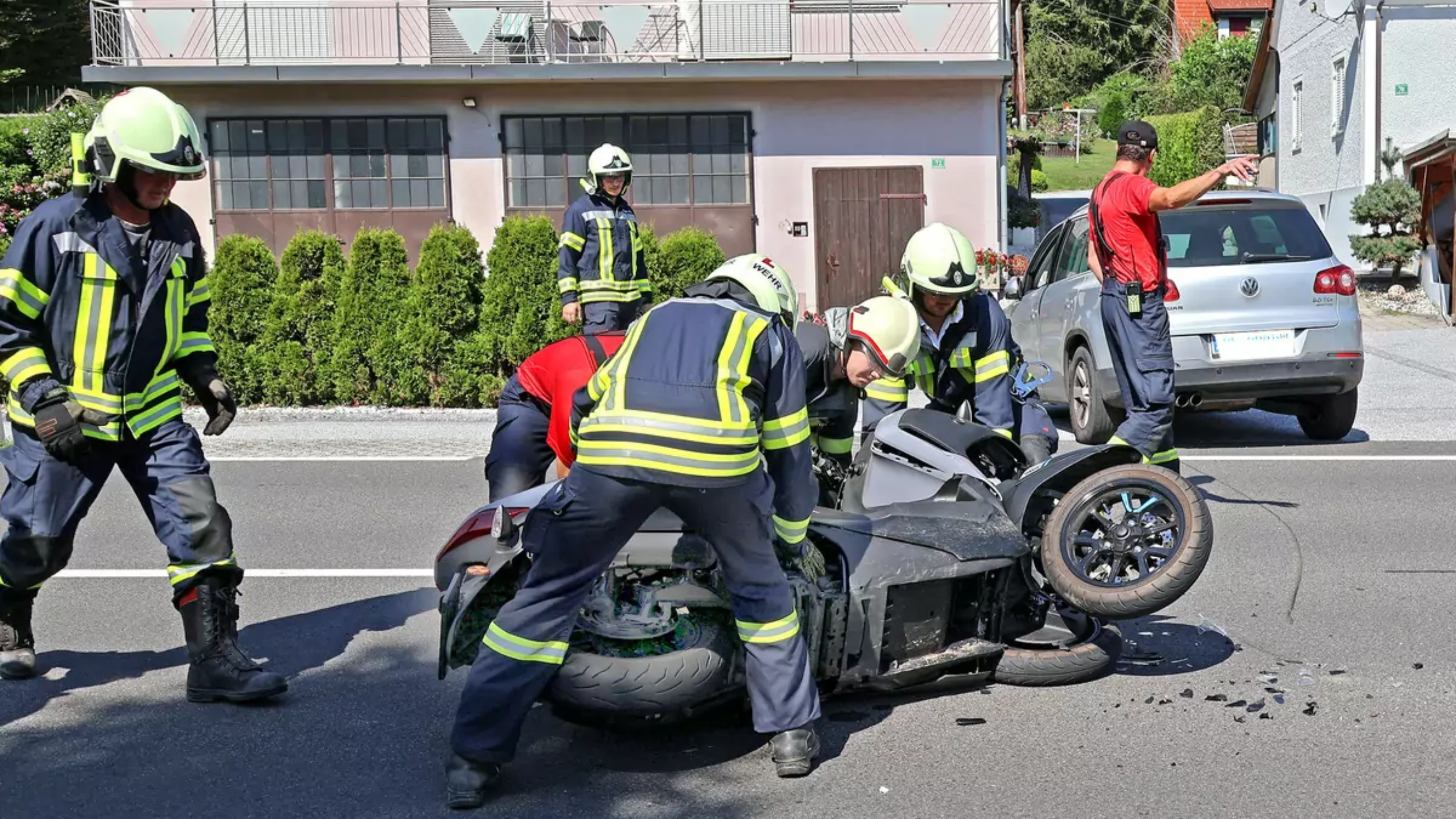 Foto auf 5min.at zeigt einen Motorradunfall