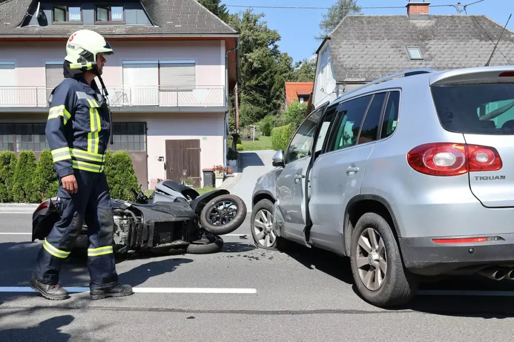 Foto auf 5min.at zeigt einen Motorradunfall