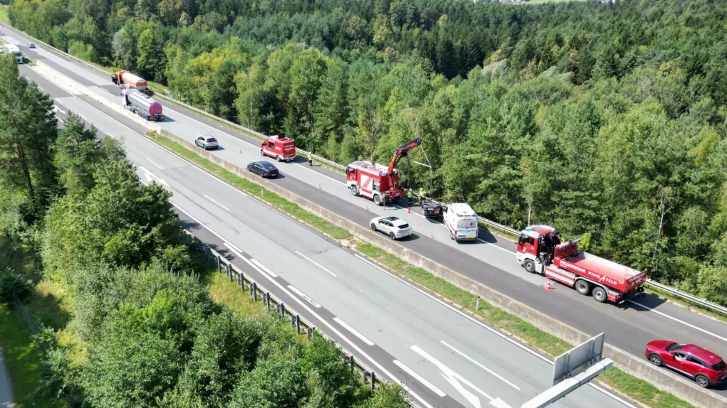 Bild auf 5min.at zeigt die Stadtfeuerwehr Pinkafeld im Einsatz