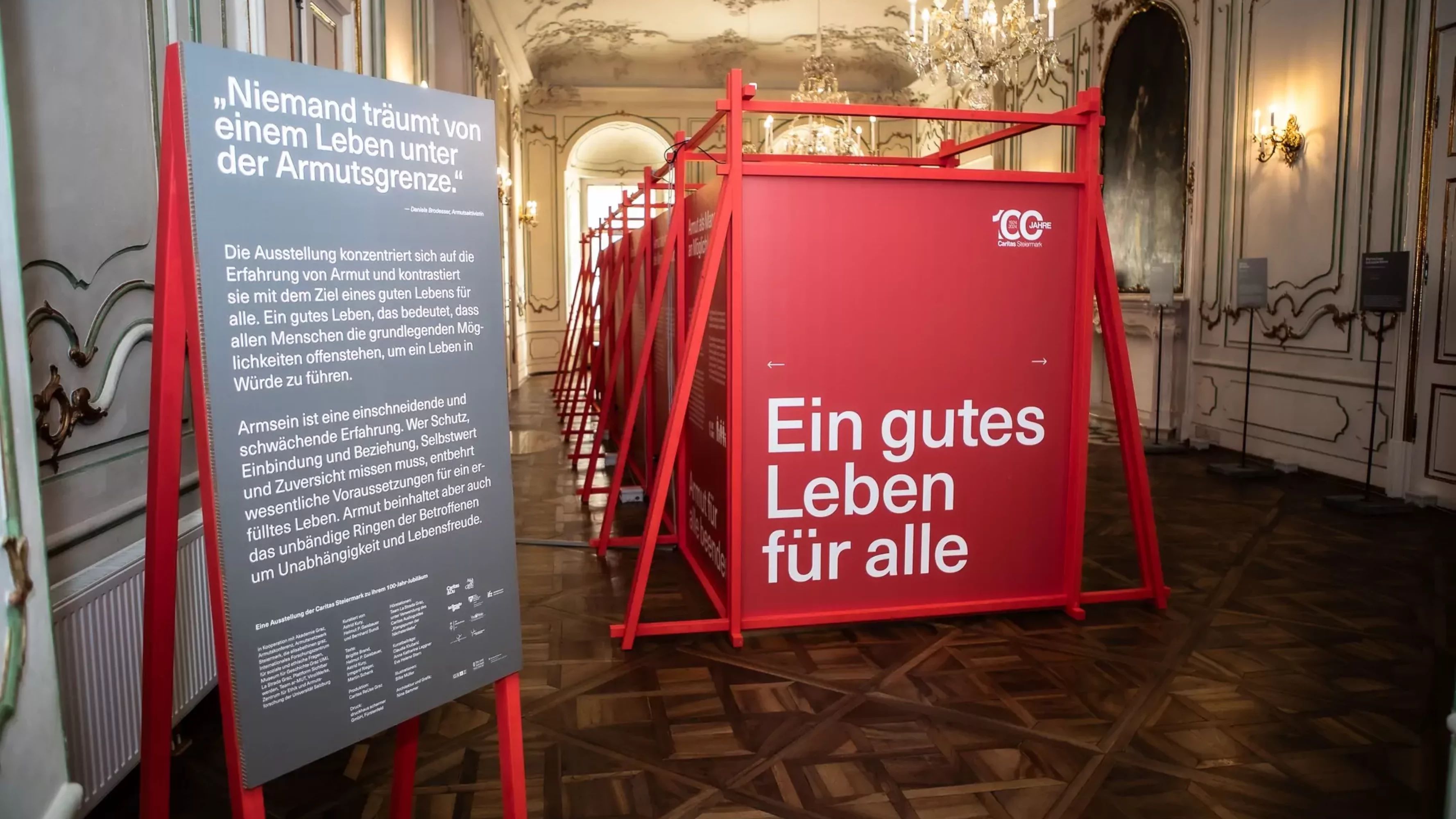 Ein Bild auf 5min.at zeigt die Caritas-Ausstellung „Ein gutes Leben für alle“ im Grazer Museum für Geschichte.