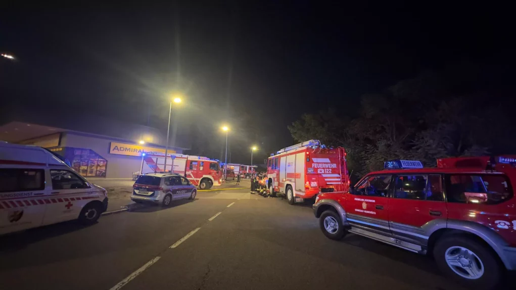 Bild auf 5min.at zeigt mehrere Feuerwehren.
