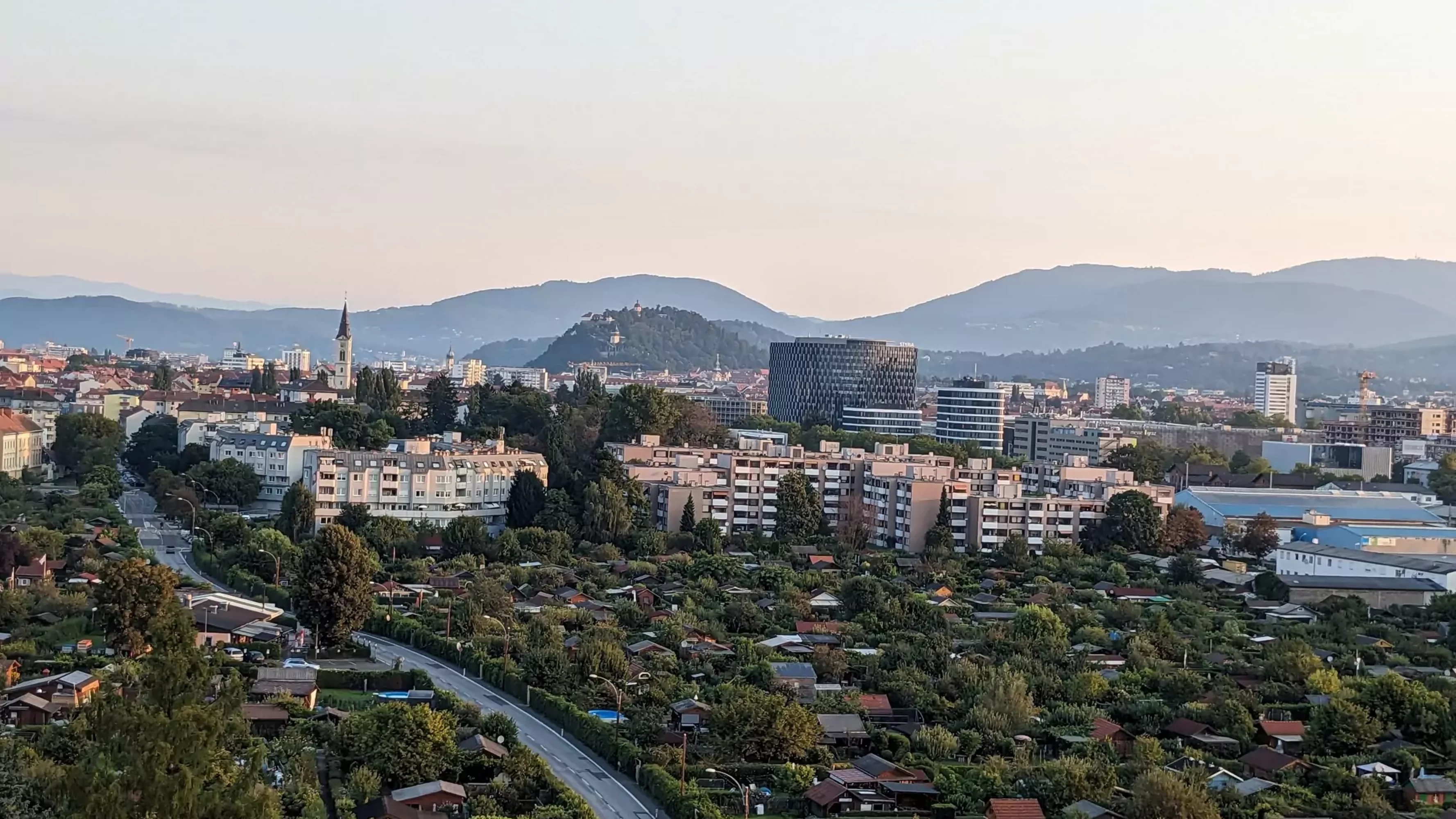 Foto auf 5min.at zeigt Graz am frühen Morgen.