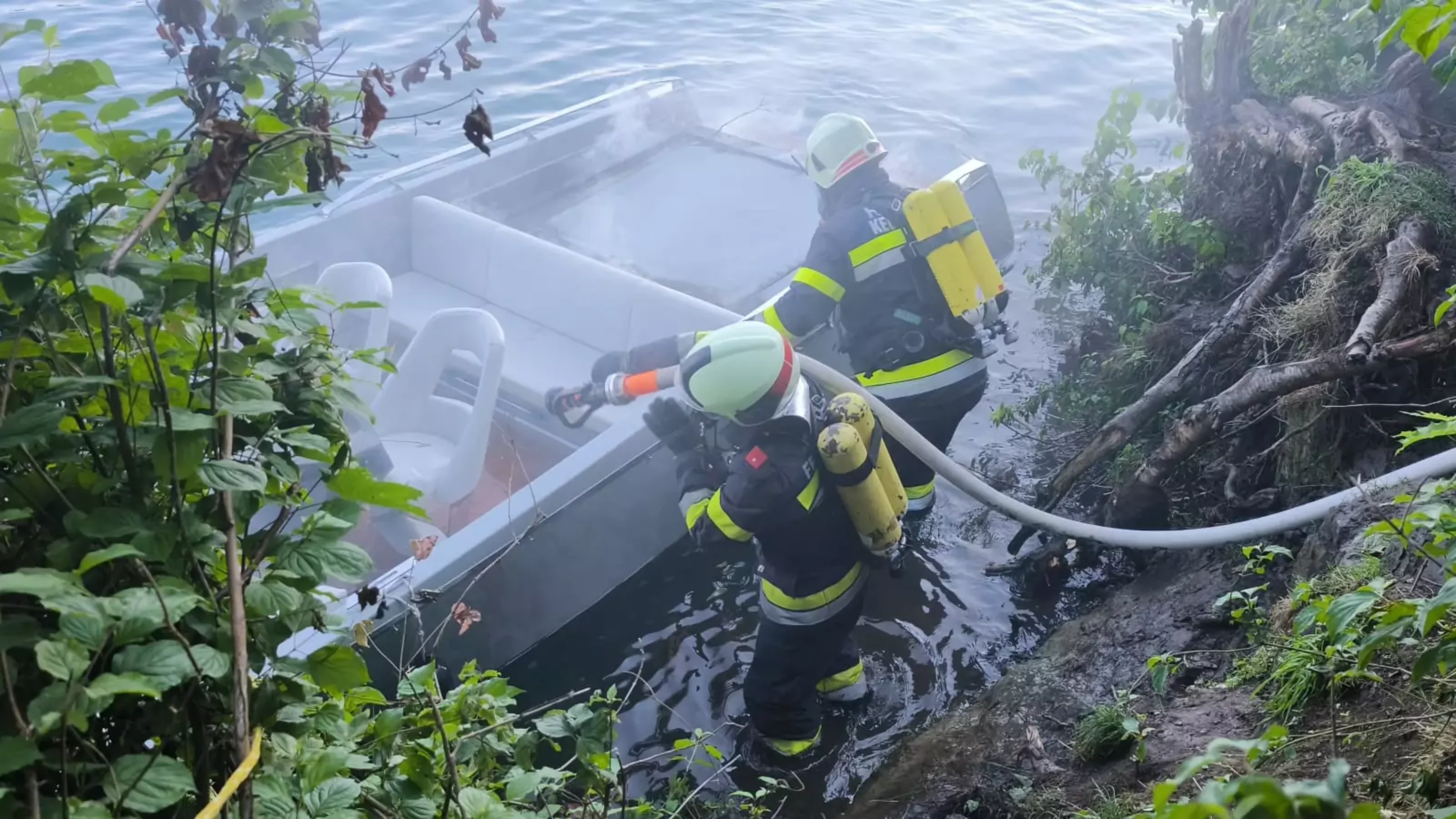 Bild auf 5min.at zeigt einen Bootsbrand
